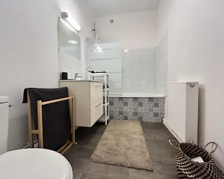 Maison A 50m Du Metro 里尔